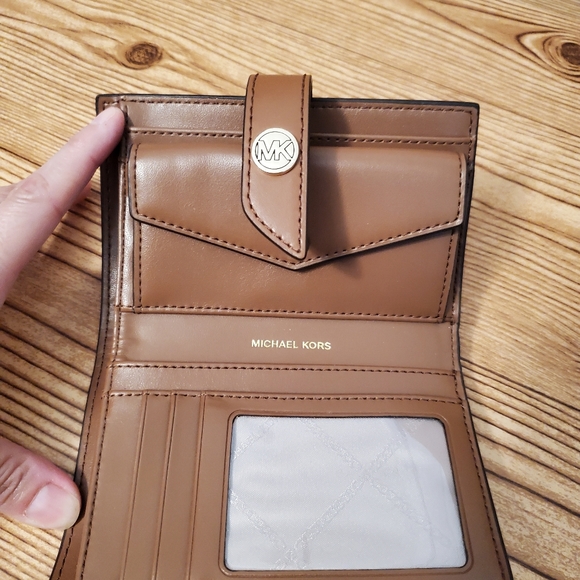 Michael Kors Medium Walletš¤ - Picture 4 of 7